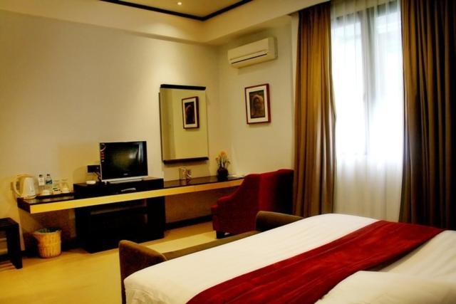 Rumah Nenek Hotel And Restaurant Паданг Номер фото